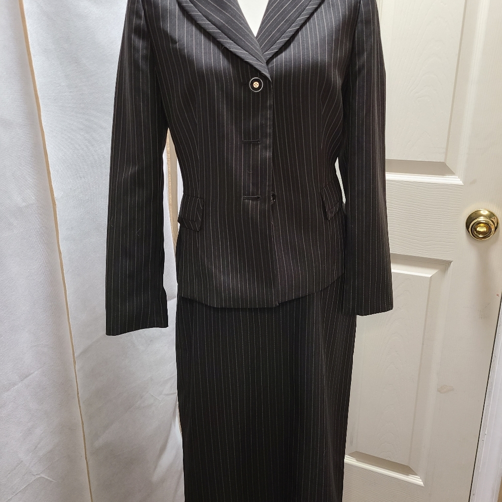 Career suit Collections by Le Suit size 6